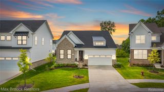 5636 Suffolk Court, West Bloomfield Charter Township, MI 48322