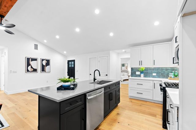 8305 Briarwood LN, Austin, TX 78757