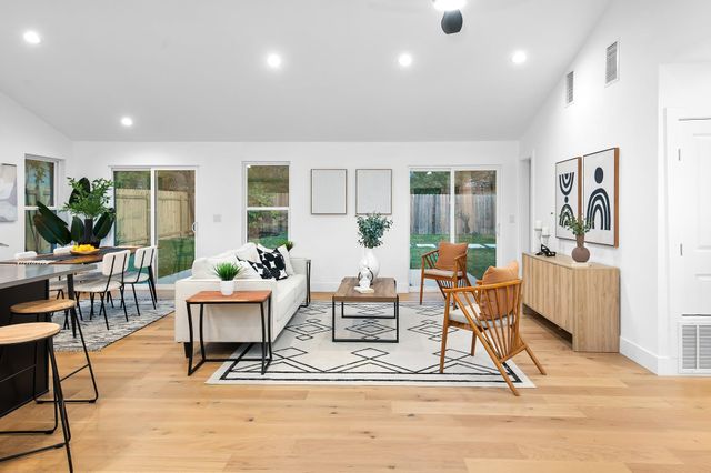 8305 Briarwood LN, Austin, TX 78757