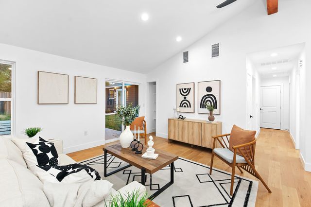 8305 Briarwood LN, Austin, TX 78757