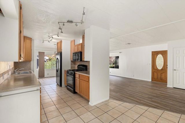 718 Sycamore Avenue 193, Vista, CA 92083