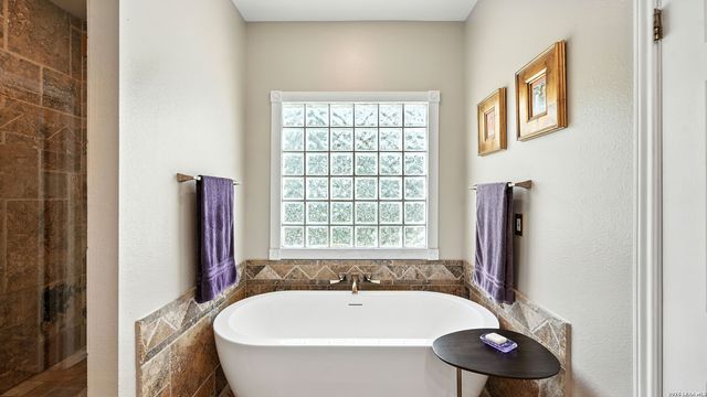 731 Vista, Canyon Lake, TX 78133