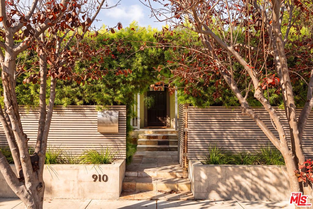 910 Superba Avenue, Venice, CA 90291 — exterior