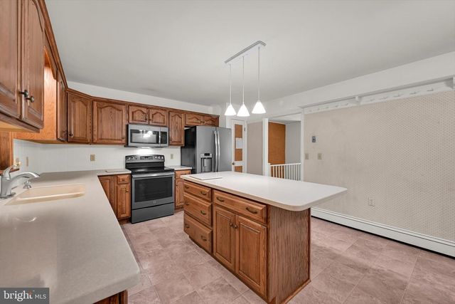 654 WOODLAWN DR, Lebanon, PA 17042