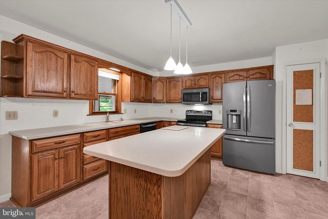 654 WOODLAWN DR, Lebanon, PA 17042