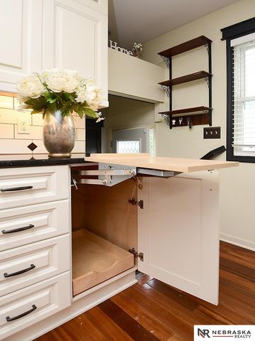 4955 Lakeshore Drive, Omaha, NE 68135