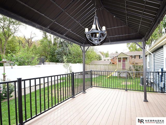 4955 Lakeshore Drive, Omaha, NE 68135