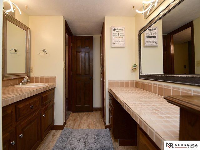 4955 Lakeshore Drive, Omaha, NE 68135