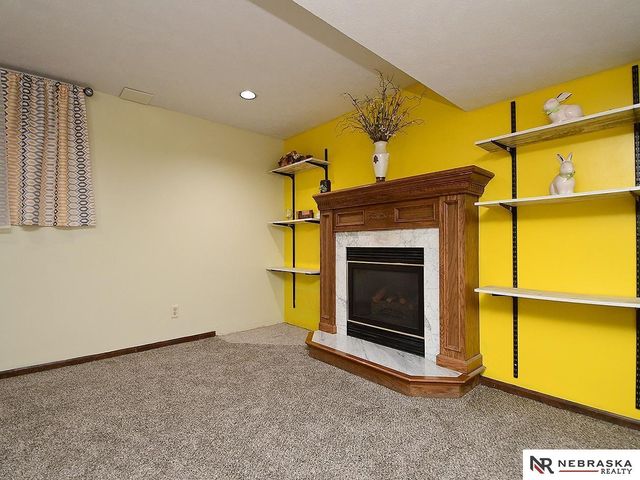 4955 Lakeshore Drive, Omaha, NE 68135