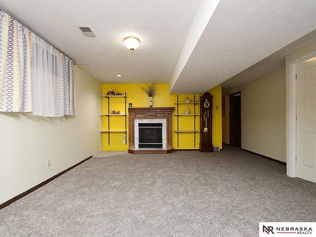 4955 Lakeshore Drive, Omaha, NE 68135