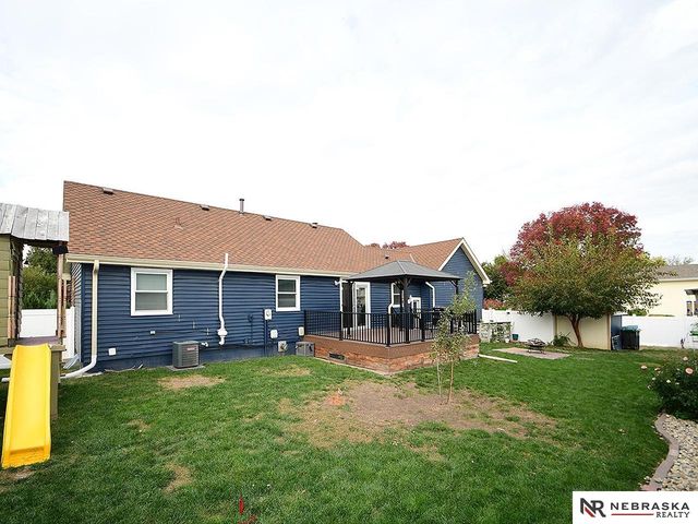 4955 Lakeshore Drive, Omaha, NE 68135