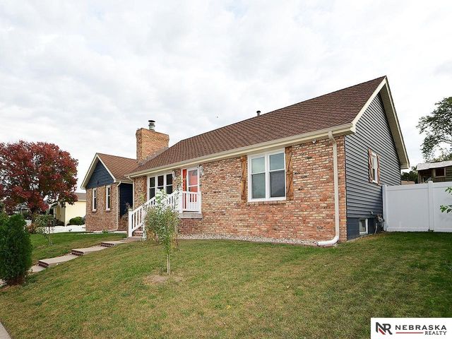 4955 Lakeshore Drive, Omaha, NE 68135