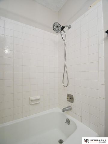 4955 Lakeshore Drive, Omaha, NE 68135