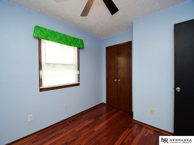 4955 Lakeshore Drive, Omaha, NE 68135