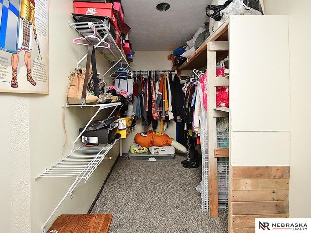 4955 Lakeshore Drive, Omaha, NE 68135