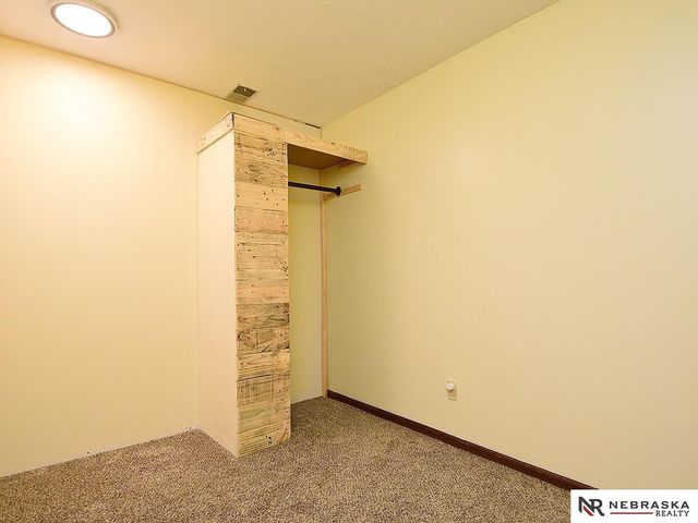 4955 Lakeshore Drive, Omaha, NE 68135