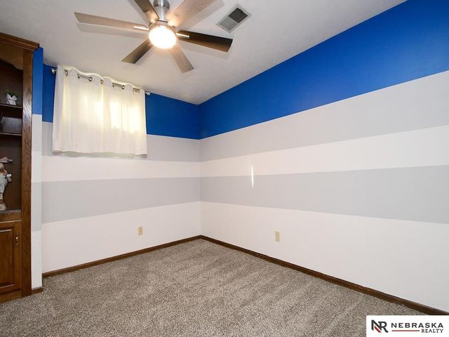 4955 Lakeshore Drive, Omaha, NE 68135