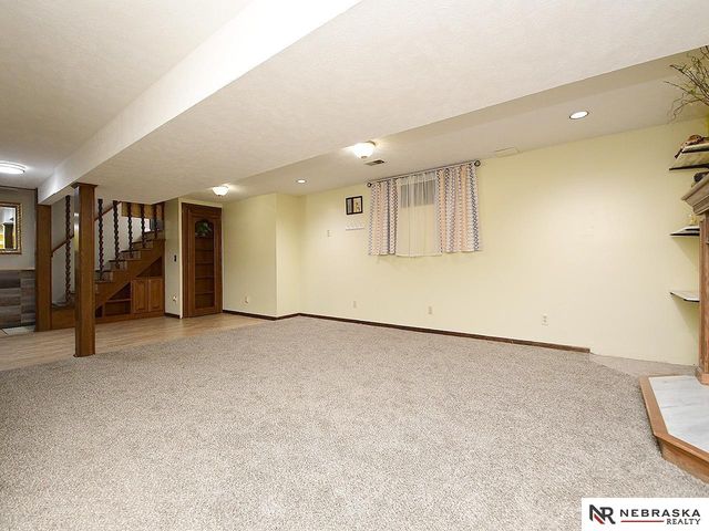 4955 Lakeshore Drive, Omaha, NE 68135