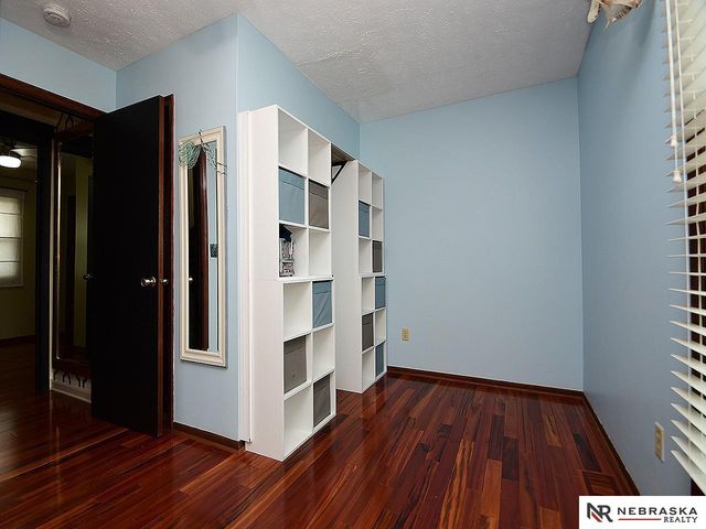 4955 Lakeshore Drive, Omaha, NE 68135