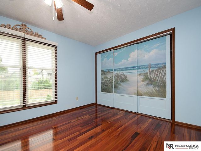 4955 Lakeshore Drive, Omaha, NE 68135