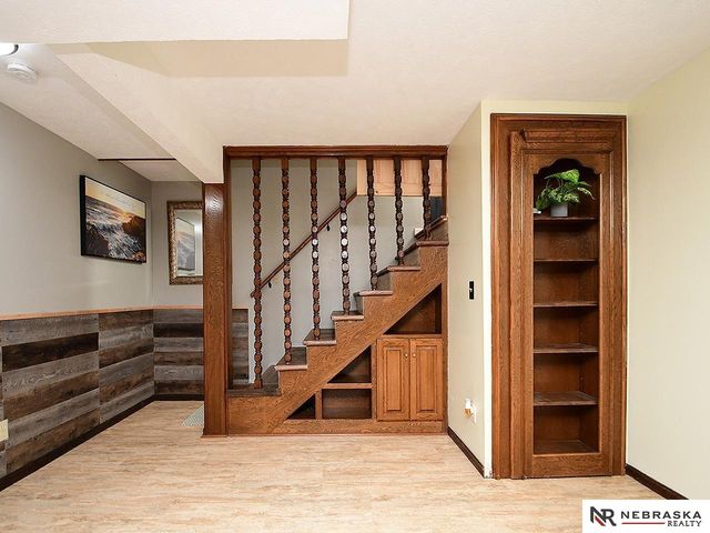 4955 Lakeshore Drive, Omaha, NE 68135