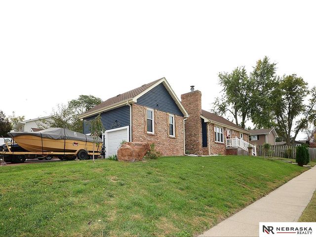 4955 Lakeshore Drive, Omaha, NE 68135