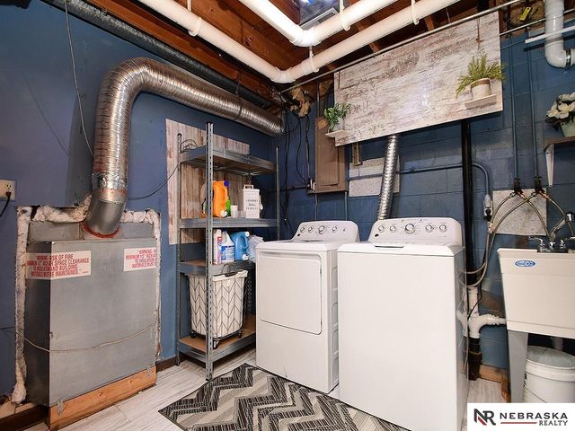 4955 Lakeshore Drive, Omaha, NE 68135