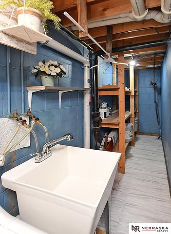 4955 Lakeshore Drive, Omaha, NE 68135