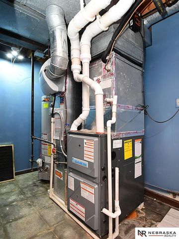 4955 Lakeshore Drive, Omaha, NE 68135