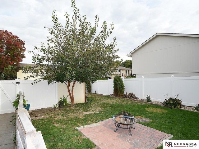 4955 Lakeshore Drive, Omaha, NE 68135