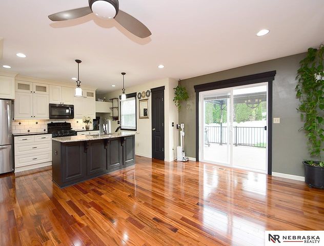 4955 Lakeshore Drive, Omaha, NE 68135