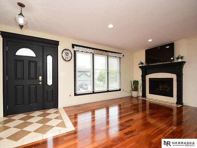 4955 Lakeshore Drive, Omaha, NE 68135