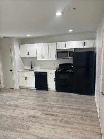 321 E 8th Street 218, Dallas, TX 75203