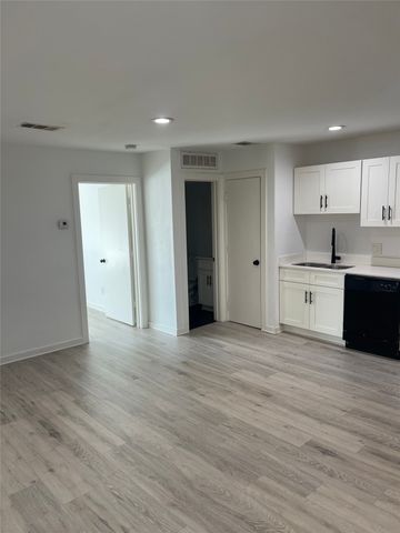321 E 8th Street 218, Dallas, TX 75203