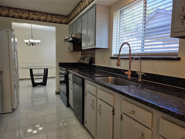 16722 Ribbonridge Drive, Sugar Land, TX 77498