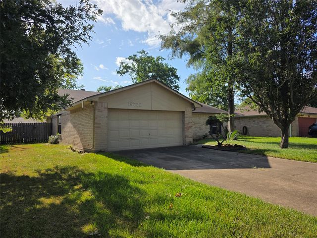 16722 Ribbonridge Drive, Sugar Land, TX 77498
