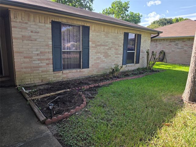 16722 Ribbonridge Drive, Sugar Land, TX 77498