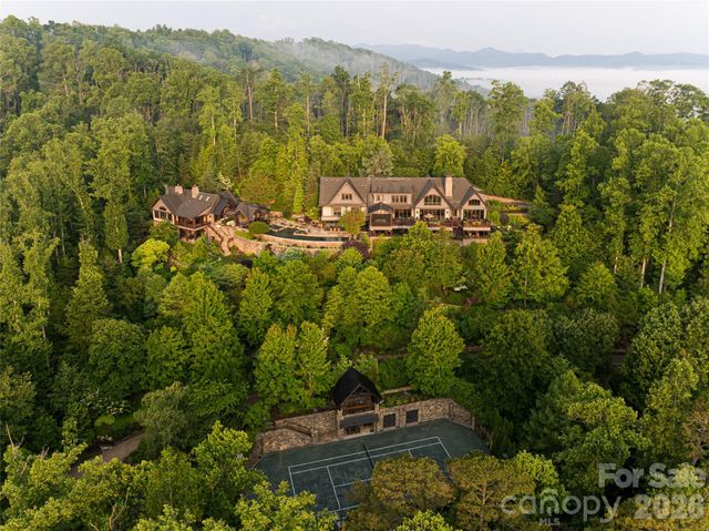 66 N Deerhaven Lane, Asheville, NC 28803