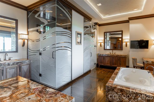66 N Deerhaven Lane, Asheville, NC 28803