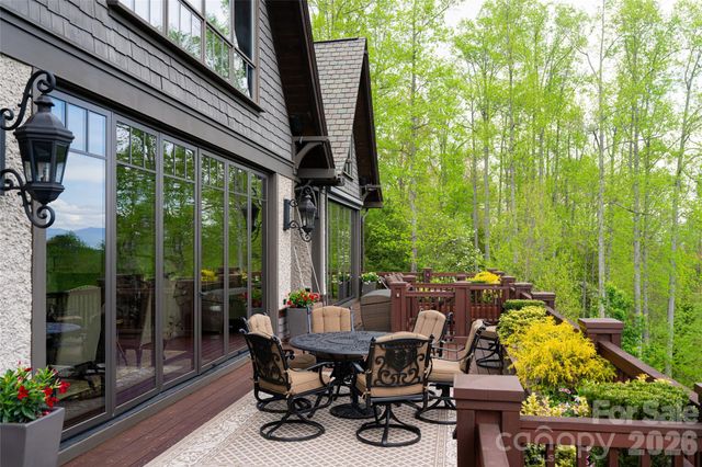 66 N Deerhaven Lane, Asheville, NC 28803