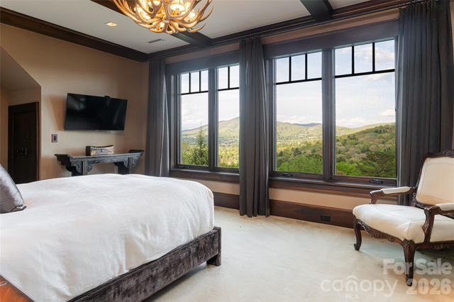 66 N Deerhaven Lane, Asheville, NC 28803