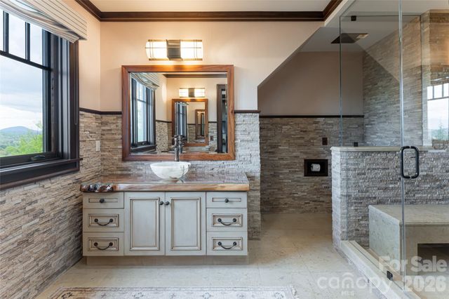 66 N Deerhaven Lane, Asheville, NC 28803