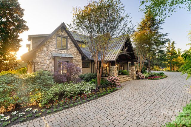 66 N Deerhaven Lane, Asheville, NC 28803