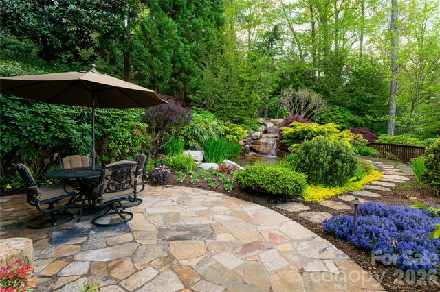 66 N Deerhaven Lane, Asheville, NC 28803