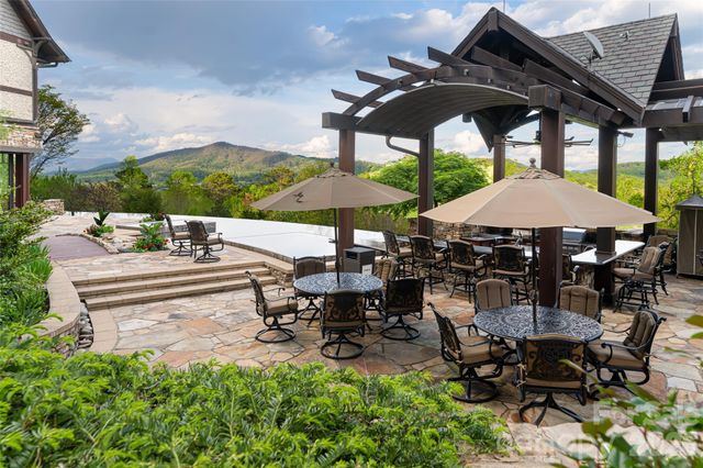 66 N Deerhaven Lane, Asheville, NC 28803
