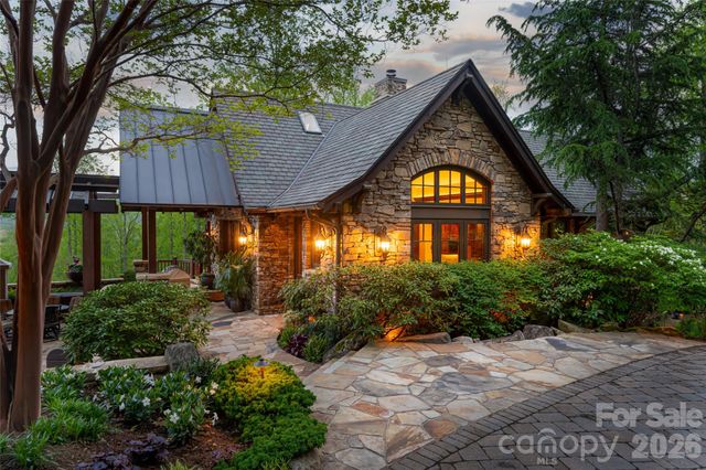 66 N Deerhaven Lane, Asheville, NC 28803