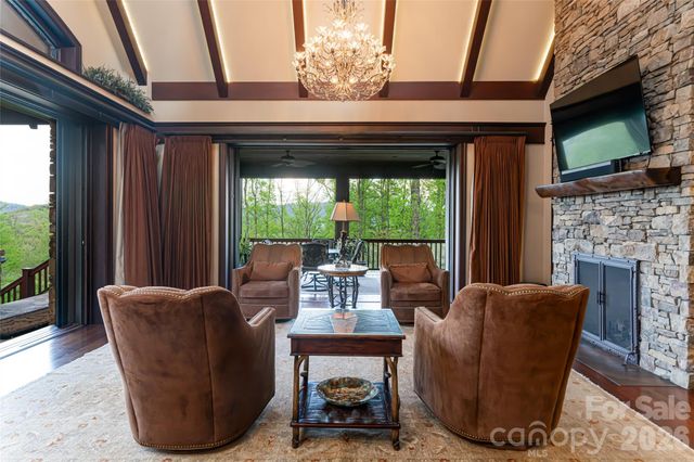 66 N Deerhaven Lane, Asheville, NC 28803