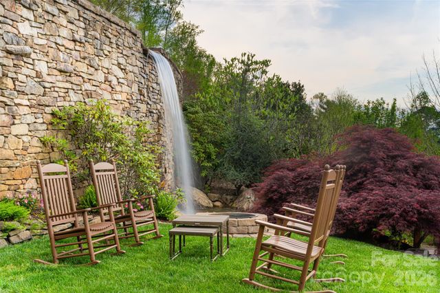 66 N Deerhaven Lane, Asheville, NC 28803