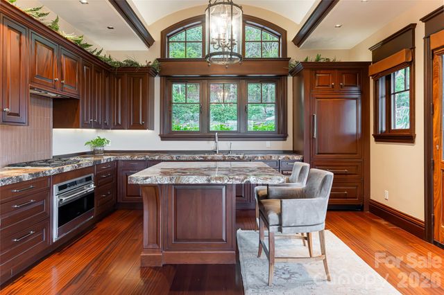 66 N Deerhaven Lane, Asheville, NC 28803