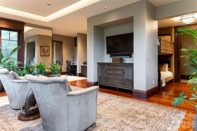 66 N Deerhaven Lane, Asheville, NC 28803